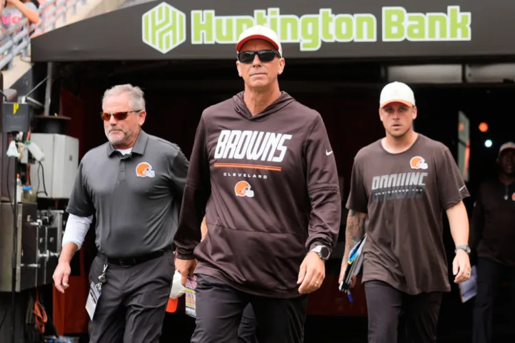 Jaguars open season with rebuilding Browns